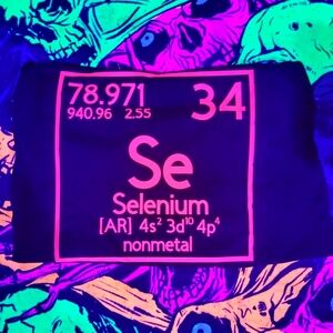 Uv reactive selenium periodic table blacklight tshirt